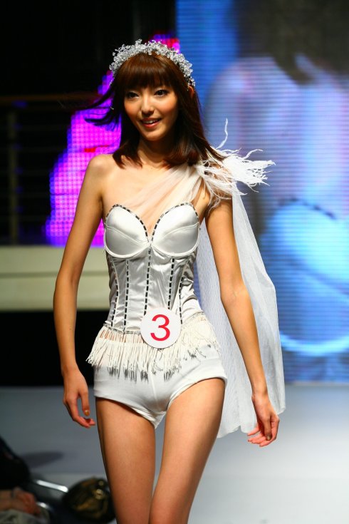 钱枫绯闻女星,钱枫和两个美女相亲