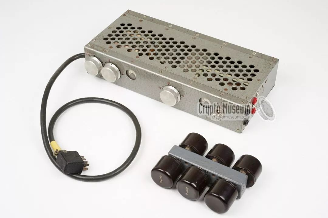 老式电子管收音机50年代的,收音机无线电发射器