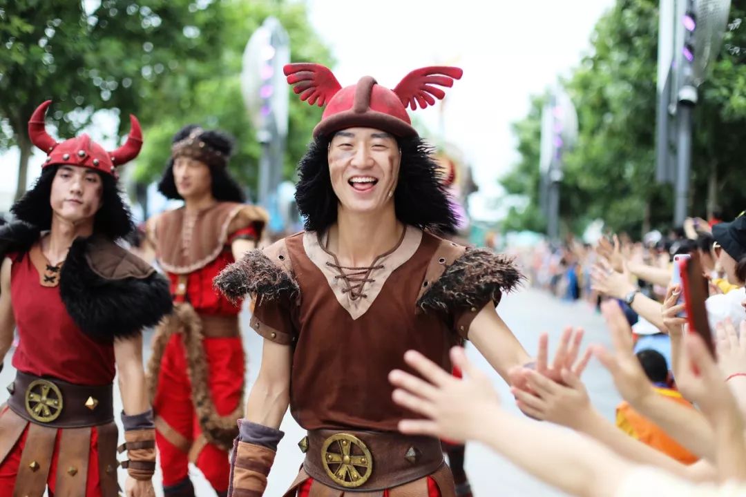 暑假两个人旅游要花多少钱,暑假两人去迪士尼多少钱