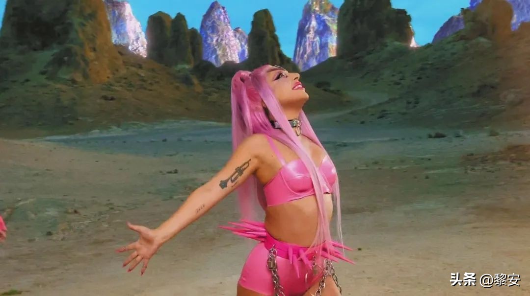 “猫女”的时尚丨是性感？是危险？更重要的是极致