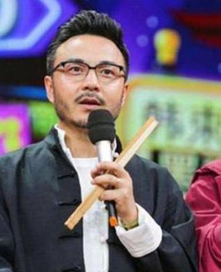 留了胡子反而更帅的男星,刮掉胡子帅到爆的男星