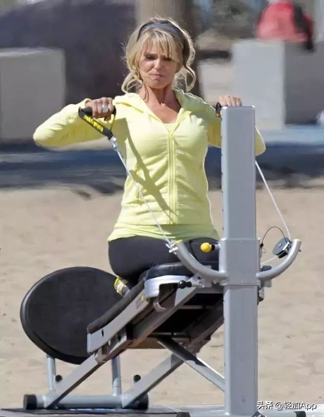 64岁奶奶性感秒杀20岁小姑娘，她的方法值得你学习