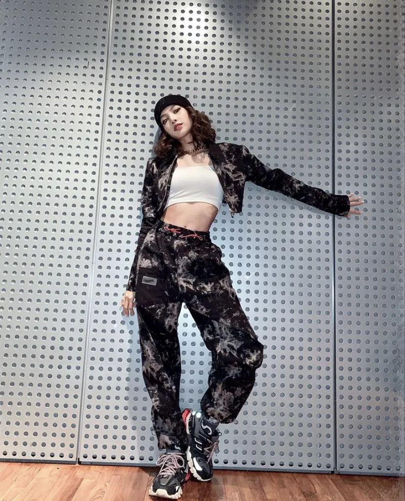 jennie甜酷风穿搭,jennie新造型lisa同款穿搭