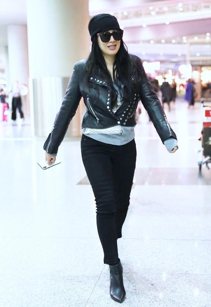 钟丽缇皮衣搭配 (钟丽缇紧身皮裤穿搭)