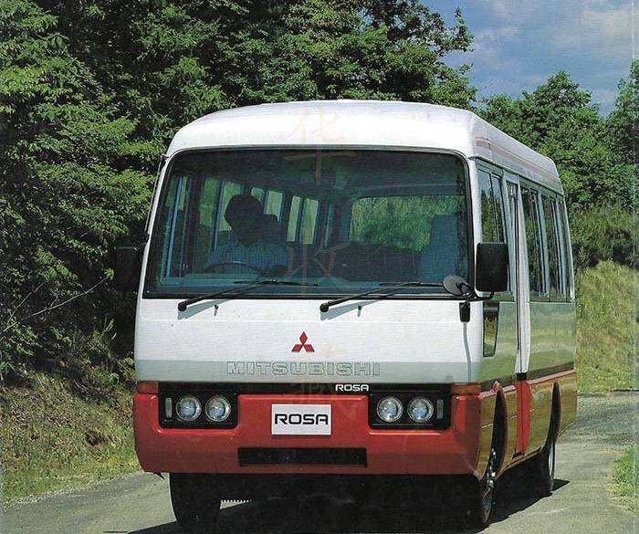 丰田中巴车考斯特车身铭牌,三菱rosa中巴车