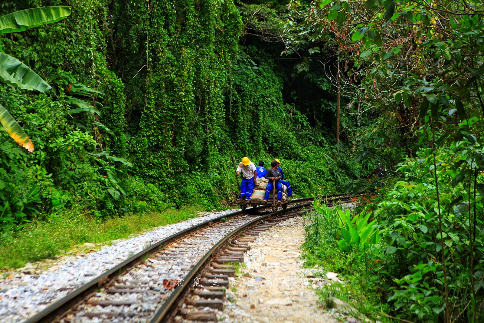 世界奇迹马丘比丘，百公里火车票超200，各国游客却说：不贵