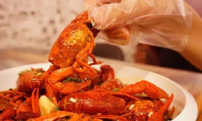 南宁美食推荐必吃龙虾,南宁最好吃的五香龙虾