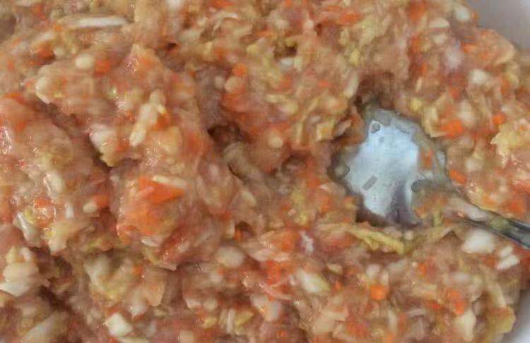 调的饺子馅太干？教你1招做出灌汤水饺，一*爆口**汁儿！太好吃啦