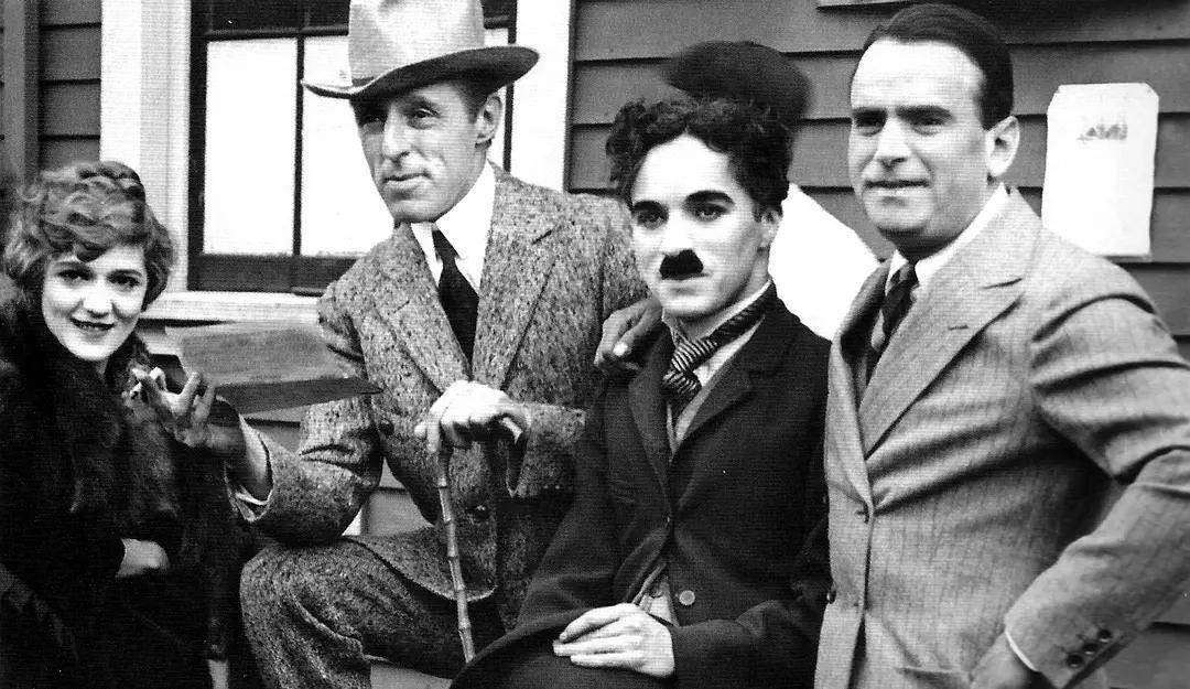 白雪公主变黑炭公主,白雪公主变成听话人偶