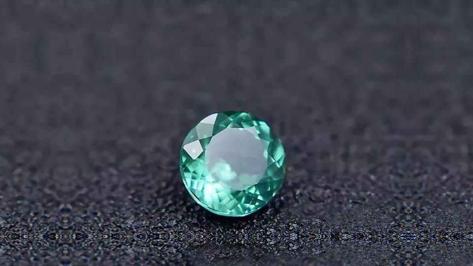 疆东和田玉籽料,和田玉分为哪些种类的石头呢