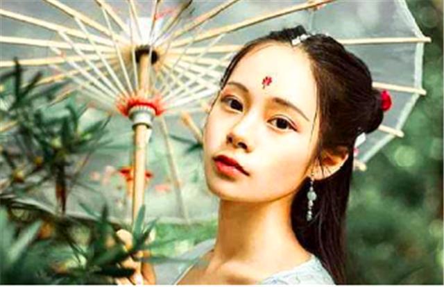 腰若流纨素耳著明月珰读音,腰若流纨素耳著明月珰指如削葱根