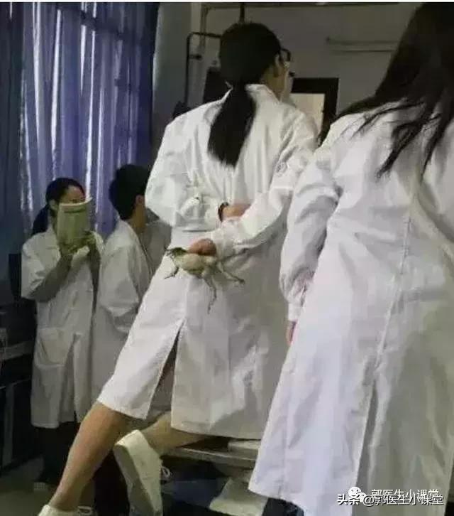 药流大出血女孩,大学生药流大出血