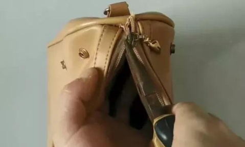 拉锁坏了怎么自己修,拉锁底部坏了怎么自己修