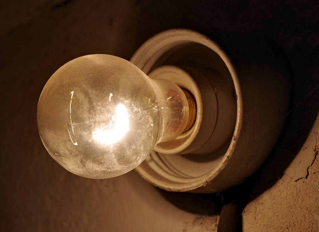 瓦特发明蒸汽机的故事讲解,蒸汽机的改良者是爱迪生还是瓦特