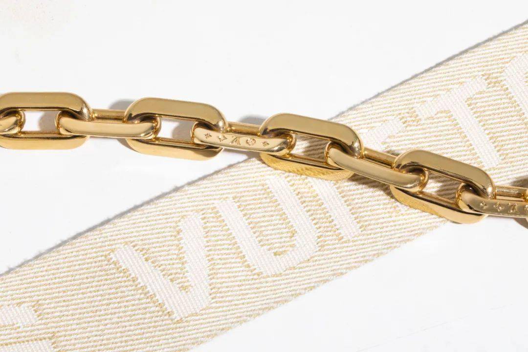 LV新手袋一出，女明星们集体撞包