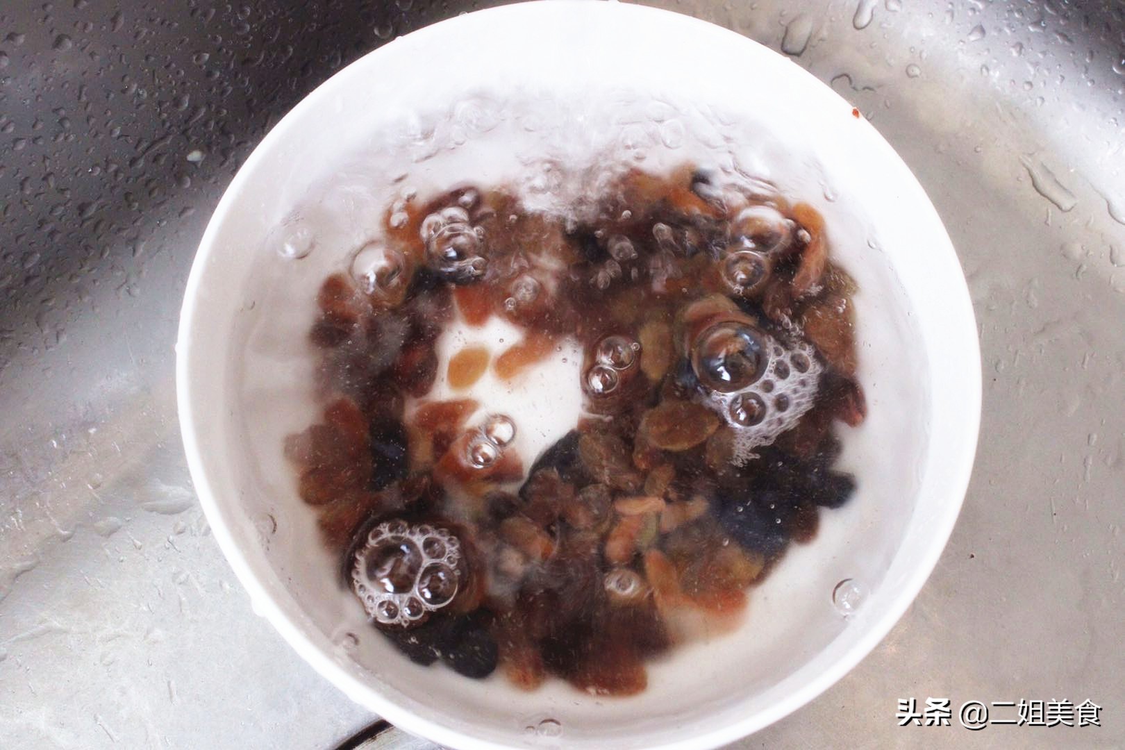 白醋倒葡萄干中会有什么作用,白醋泡葡萄干有什么用处