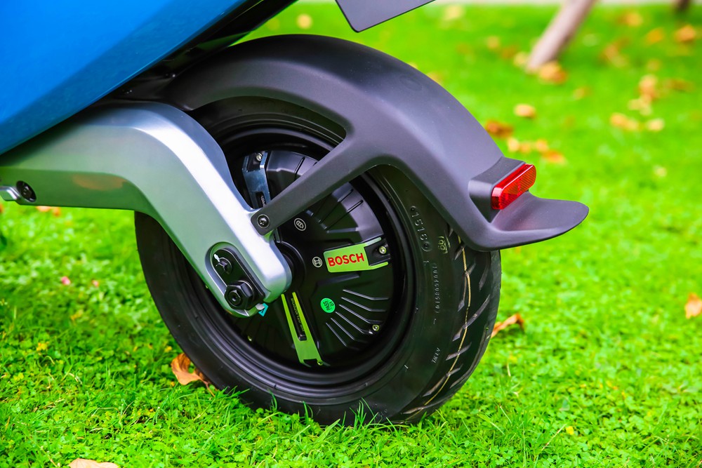 小牛最新电动车测评,小牛军绿色经典款电动车