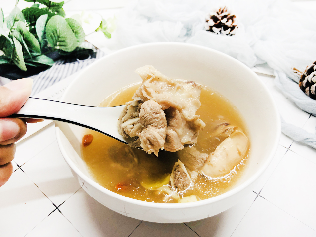 墨鱼汤怎么煲香味才浓郁,拿墨鱼煲什么汤好喝