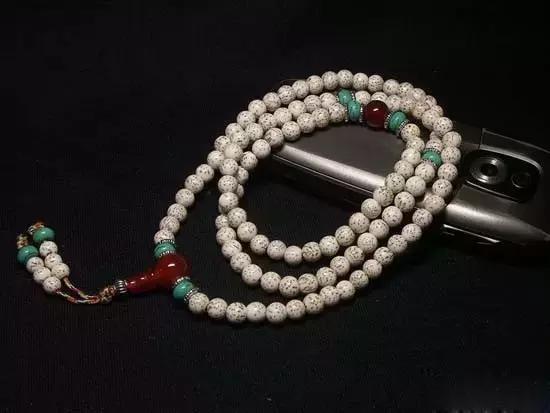 星月越来越黏怎么回事,星月咬手还可以佩戴吗