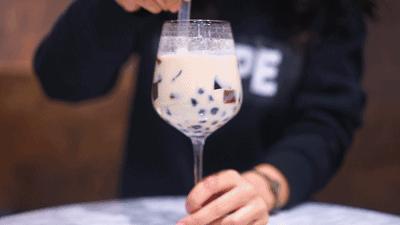 侯彩擂奶茶 (侯彩擂奶茶加盟店价格)