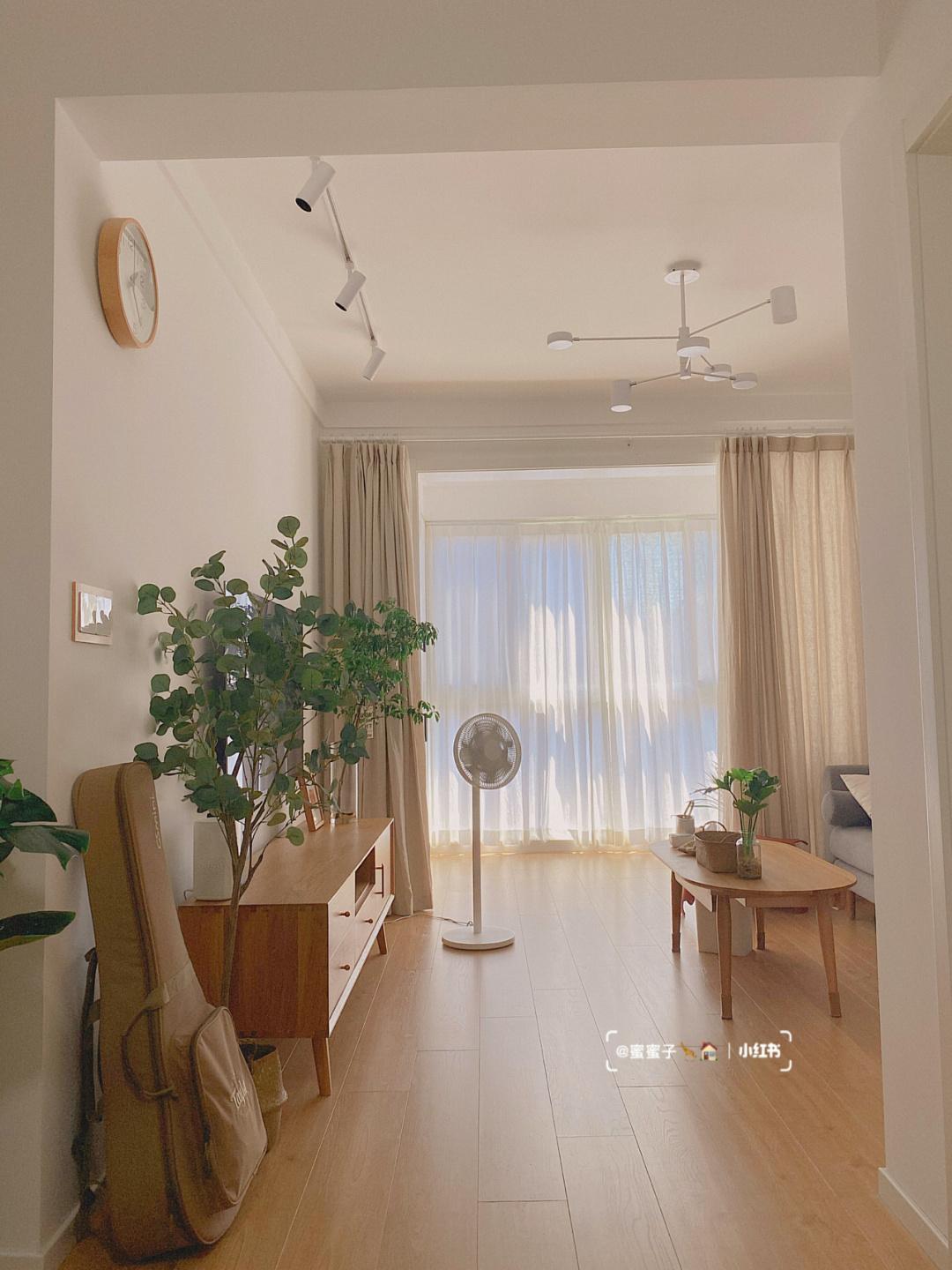 又一独居女孩爆红！买下60m²二手房，仅花4.5W装成全能“大胃王”