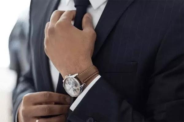 石英表跟机械表哪个故障率低,石英表和机械表哪个容易坏