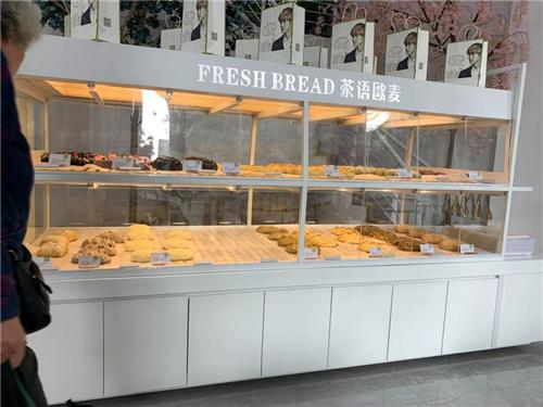 烤漆柜和贴面柜,烤漆柜和防水漆柜