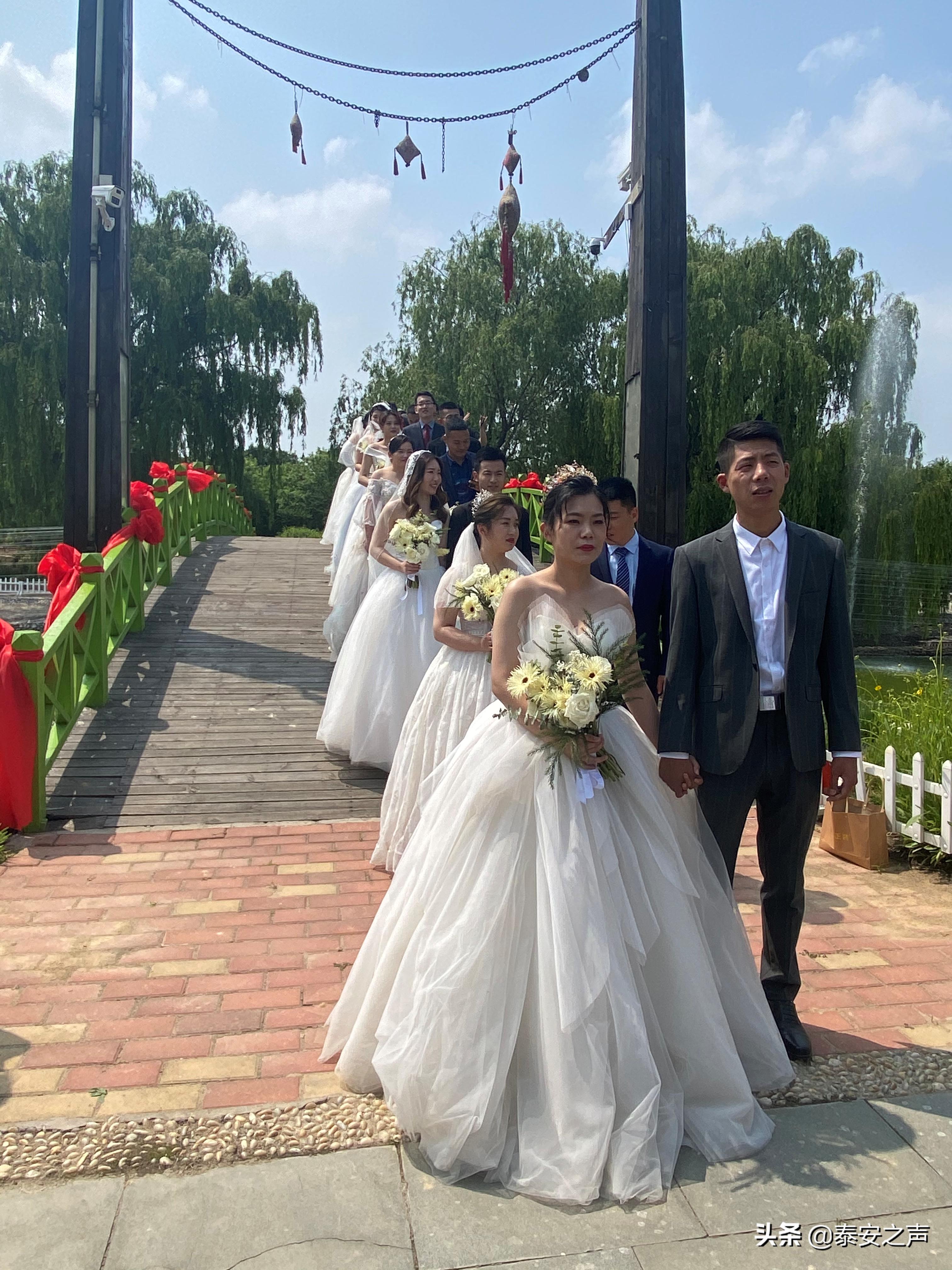 期待一对新人走进婚礼殿堂,新人携手走进婚礼殿堂