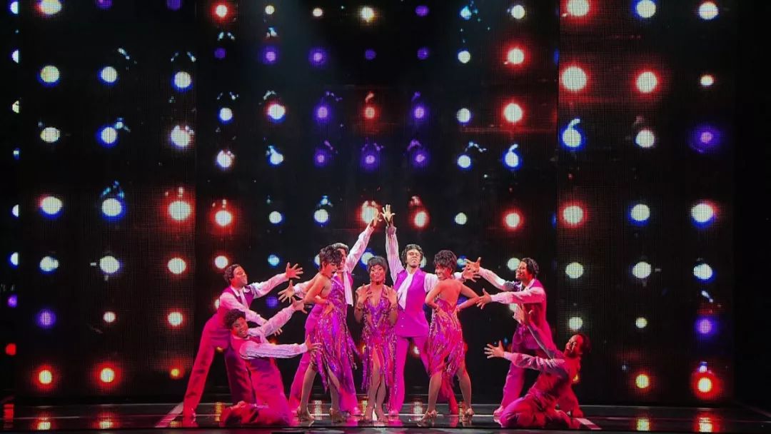 这部曾成就了碧昂斯的音乐剧,讲述的娱乐圈现实让人心惊