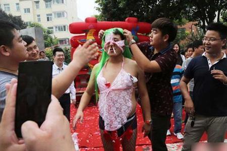 荒唐的闹婚,荒唐的婚事