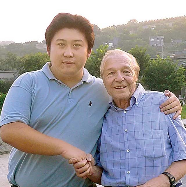 中国小伙为报答瑞士房东为其送终,2012年老人去世:想长眠于中国