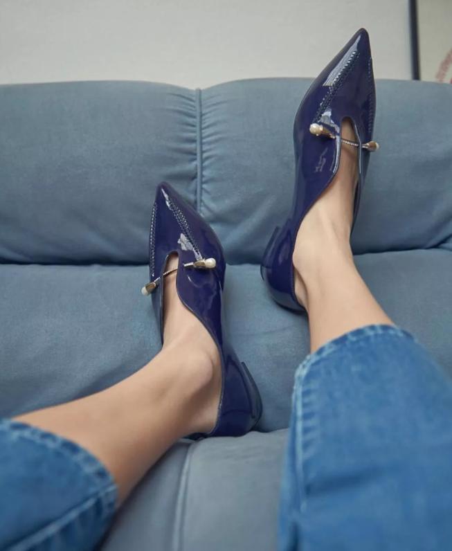 乐福鞋和豆豆鞋哪个更好看,一脚蹬乐福鞋和豆豆鞋的搭配区别