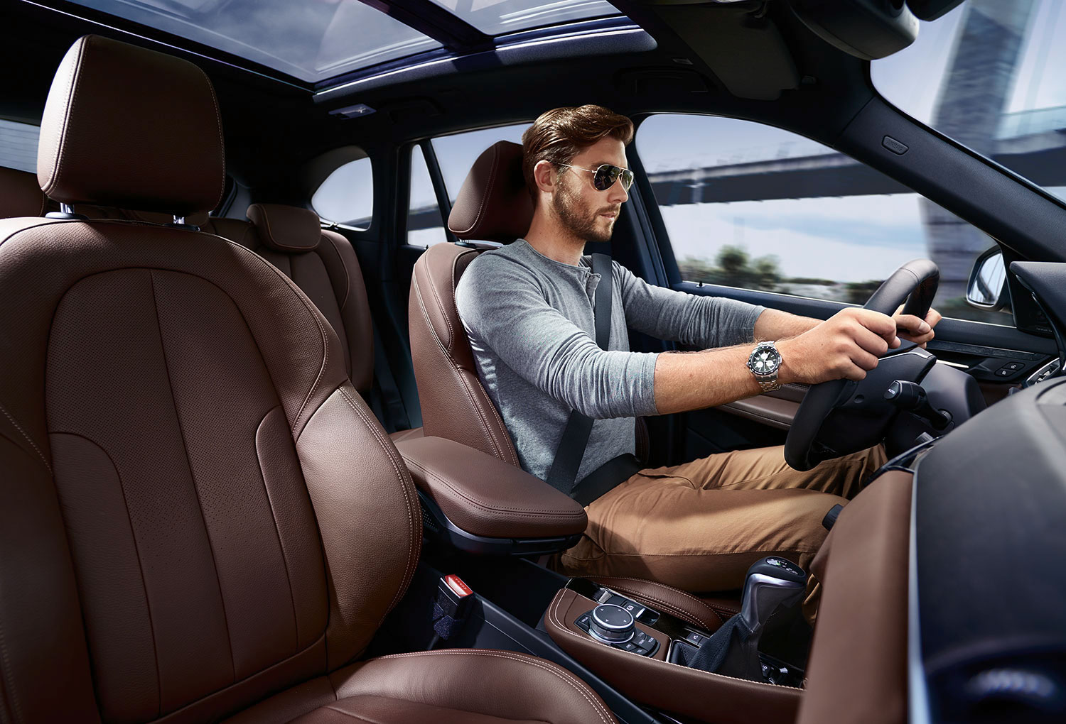 汽车的hud抬头显示有什么用,汽车hud抬头显示有用吗