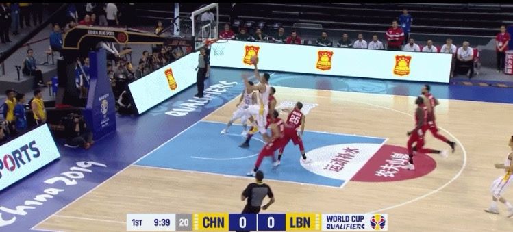 易建联生涯高光时刻,易建联职业生涯突破一万分崴脚