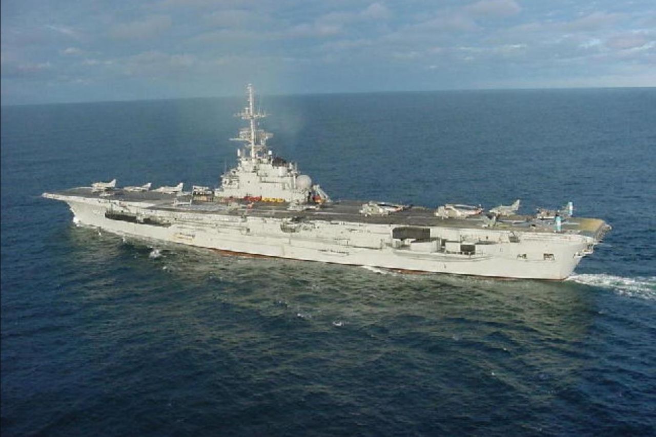 南半球再无航空母舰！巴西贱卖老古董，出售海军独苗，每吨250元