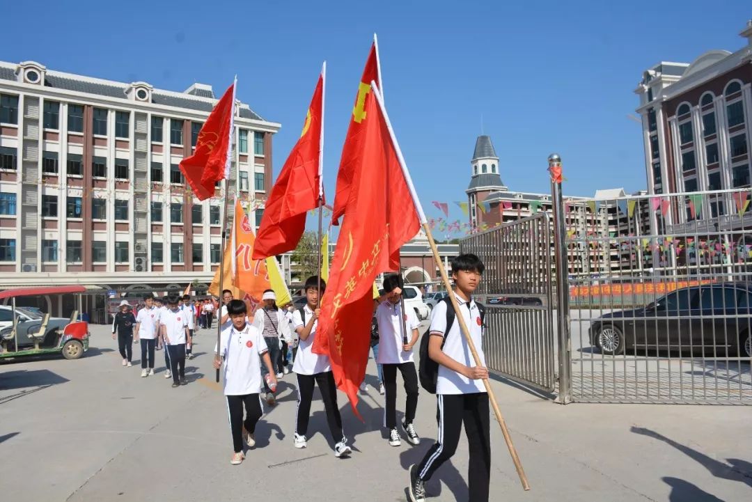 华立中英文学校是不是贵族学校,华立中英文学校升学