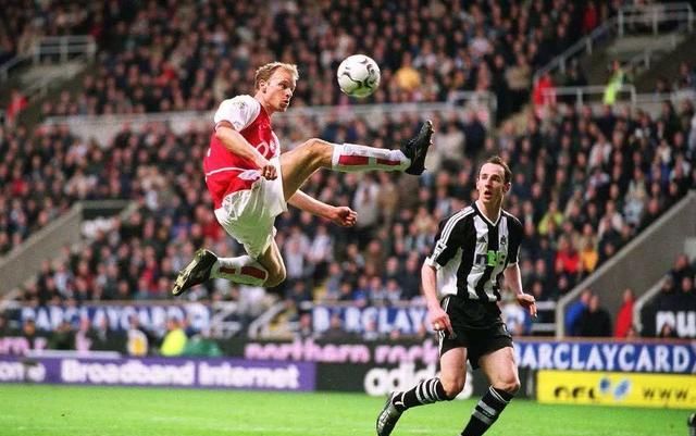 有一种梦幻脚步背身停球过人射门的方式叫博格坎普