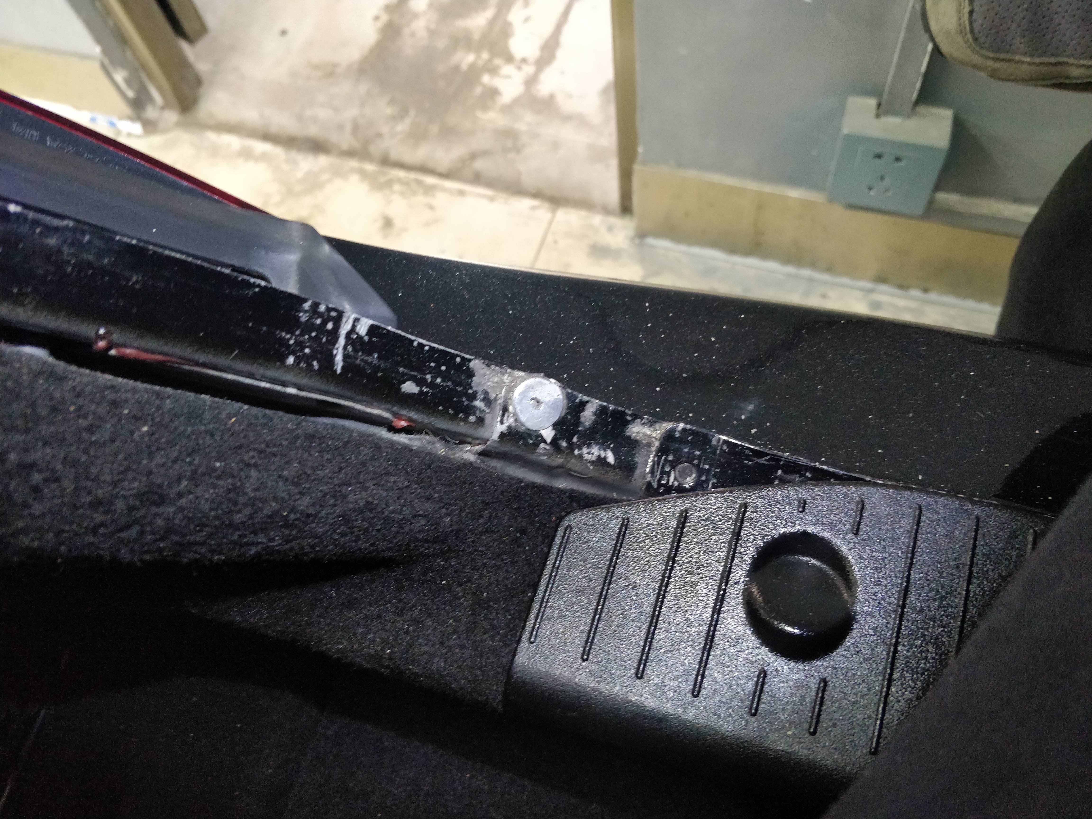 奔驰s300检测插口在哪,奔驰s300老改新能年检吗