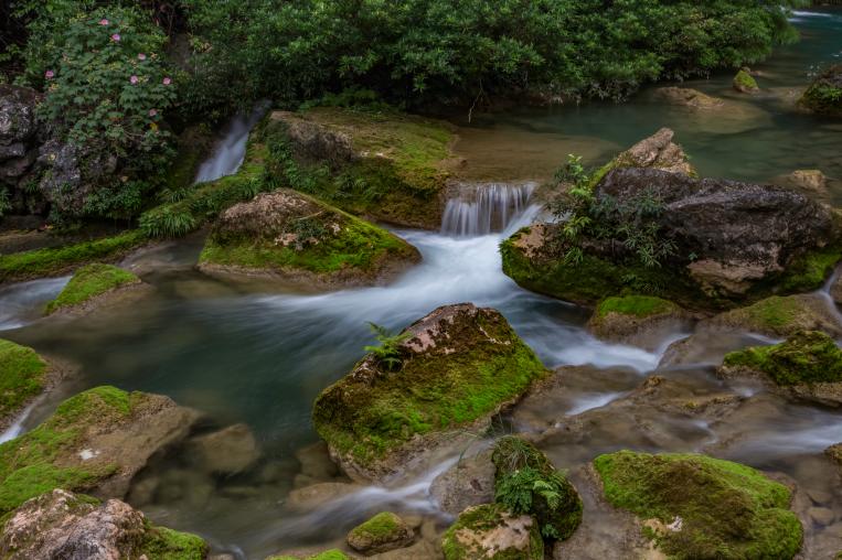 在不同的境遇中努力向上,在不同环境中都努力实现自身价值