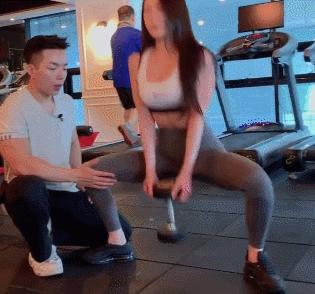 哑铃深蹲你真的会做吗？3个方面分析，帮你精准刺激腿部肌肉