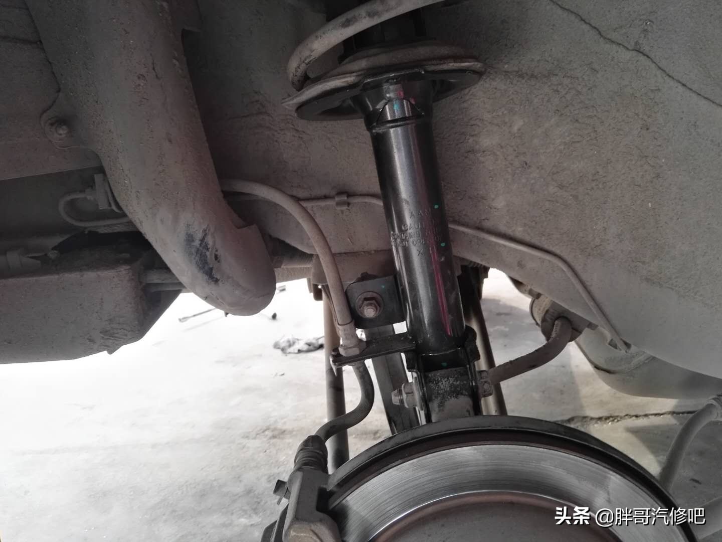 更换减震器怎么走保险,更换减震器教程和注意事项