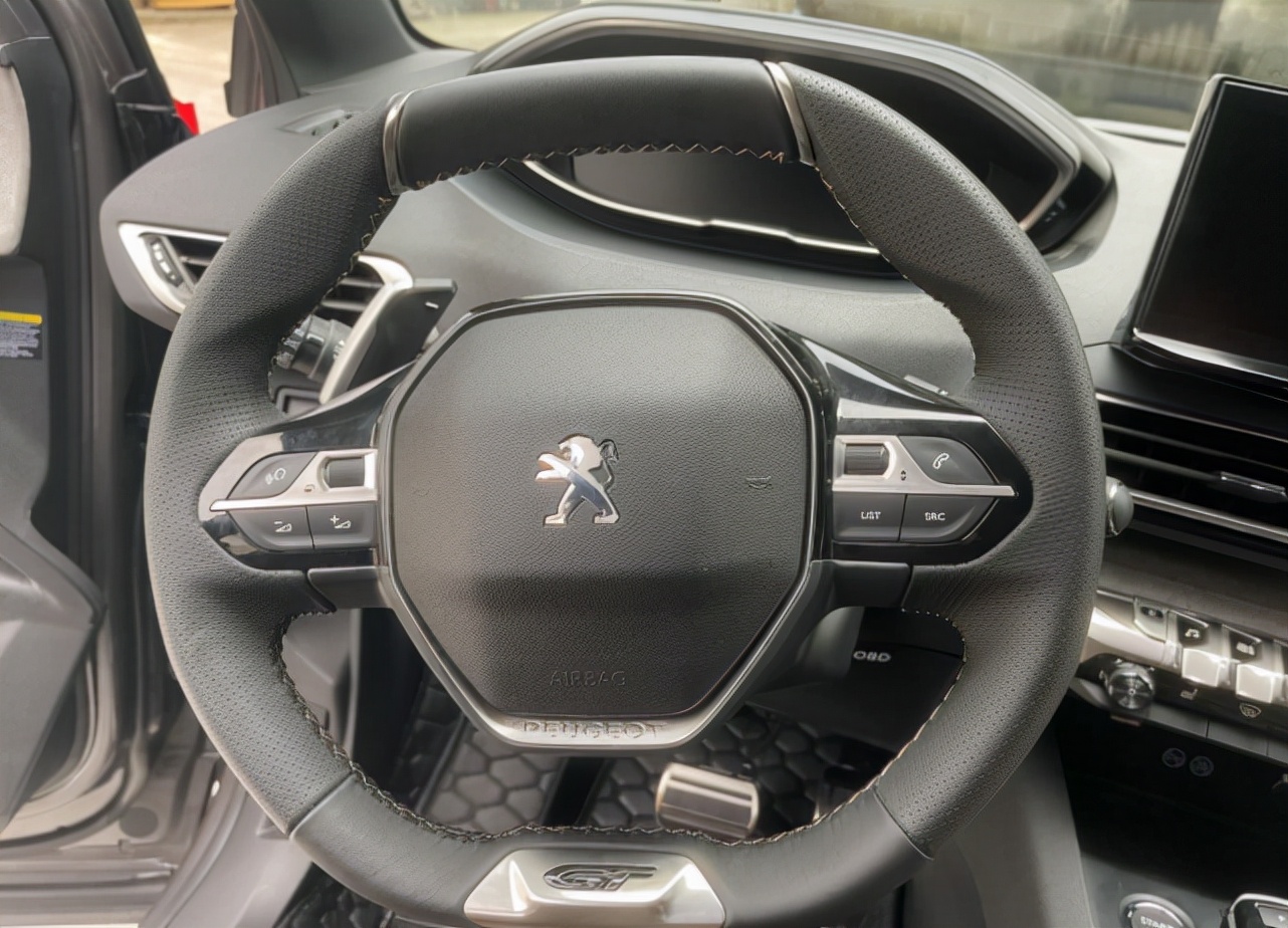 大众途岳各款对比,开完大众朗逸再开日产轩逸