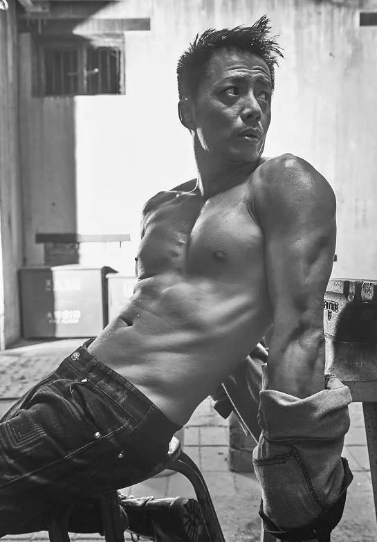 李雪健张译的“清醒”,撕开了多少明星的遮羞布?