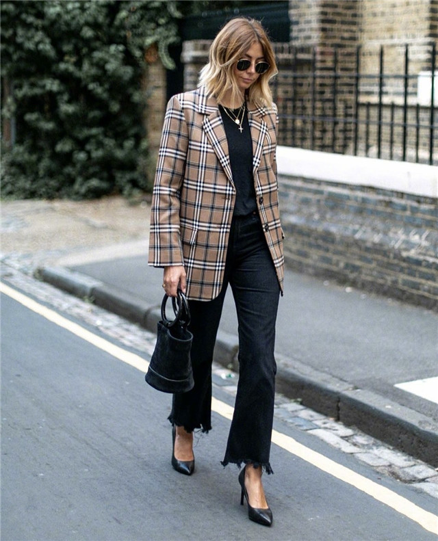 脚踝粗的女人夏天穿什么,如何穿衣显脚踝细