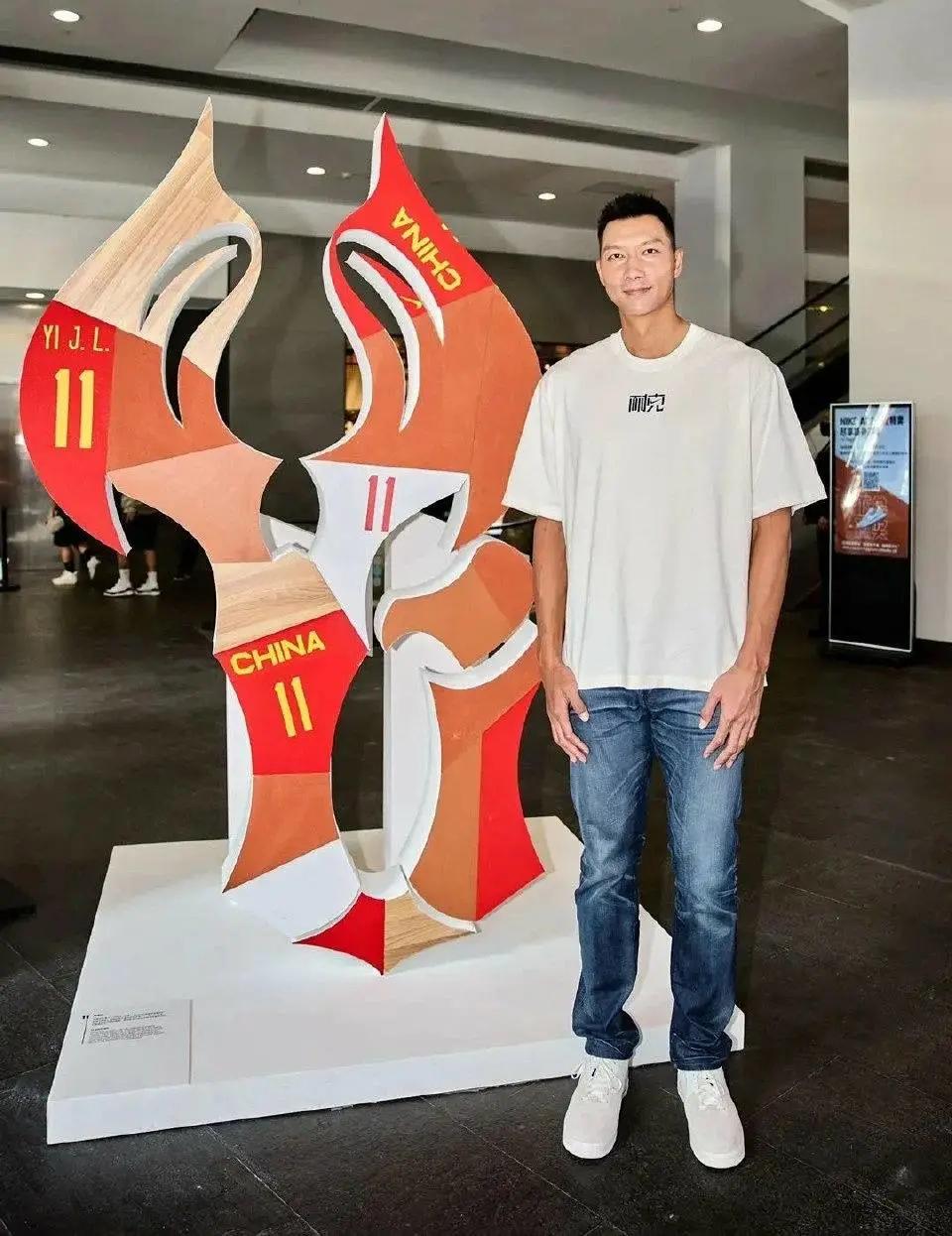 易建联nike篮球签名,nike易建联1代