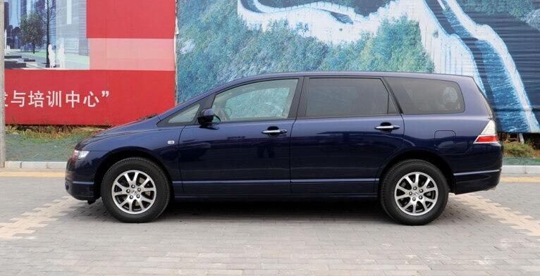 更像旅行车的轿车,更像旅行车的两厢车