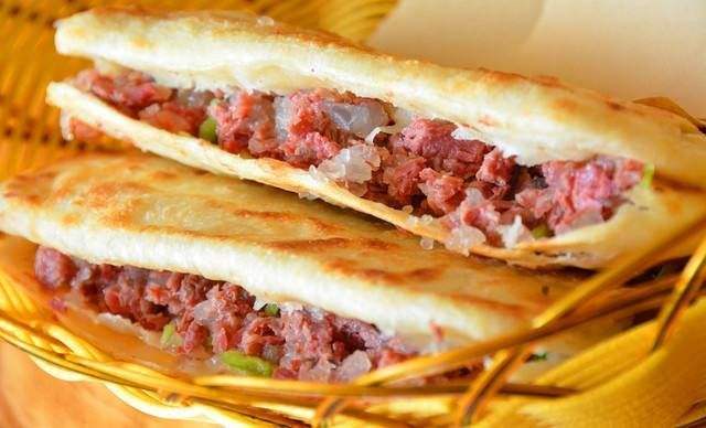 小毛驴适不适合家养,养驴前景养三十头母驴能挣多少钱