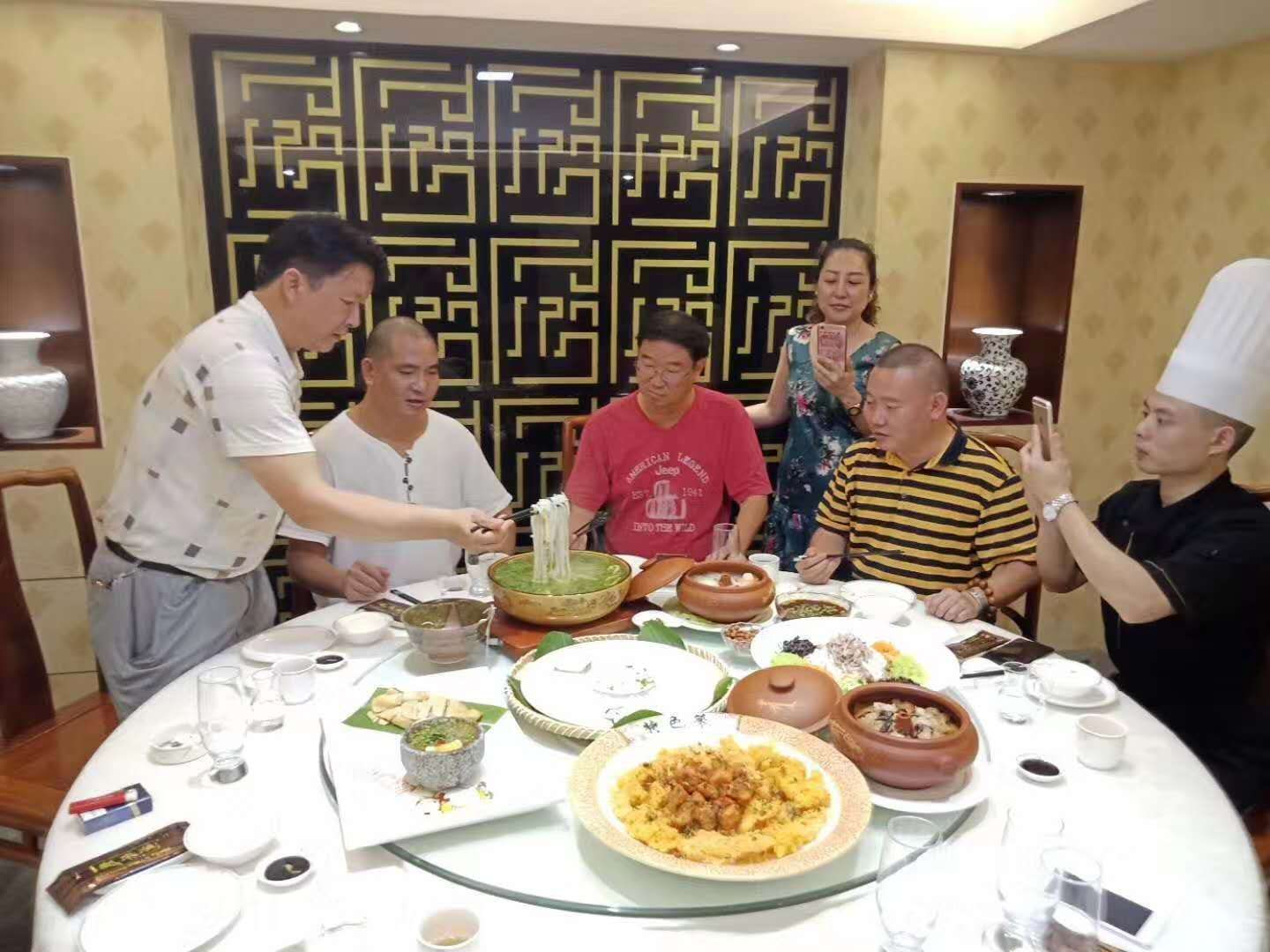 云南过桥米线上瘾,云南过桥米线吃起来的感觉