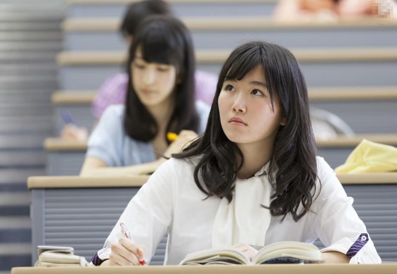 判刑入狱后还能退休领养老金吗,公务员刑满释放后该怎样领养老金