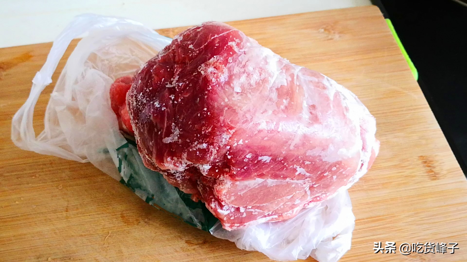 冰箱冻肉的正确方法,从冰箱拿出的冻肉千万别拿水泡